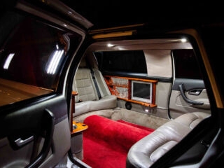 7 Seater Ford Fairlane Stretch Limo Interior view from outside