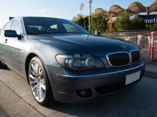 BMW 750 Li Grey front image with lights off