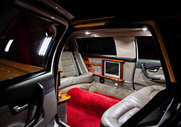 7 Seater limousine hire service gold coast & brisbane stretch Interior